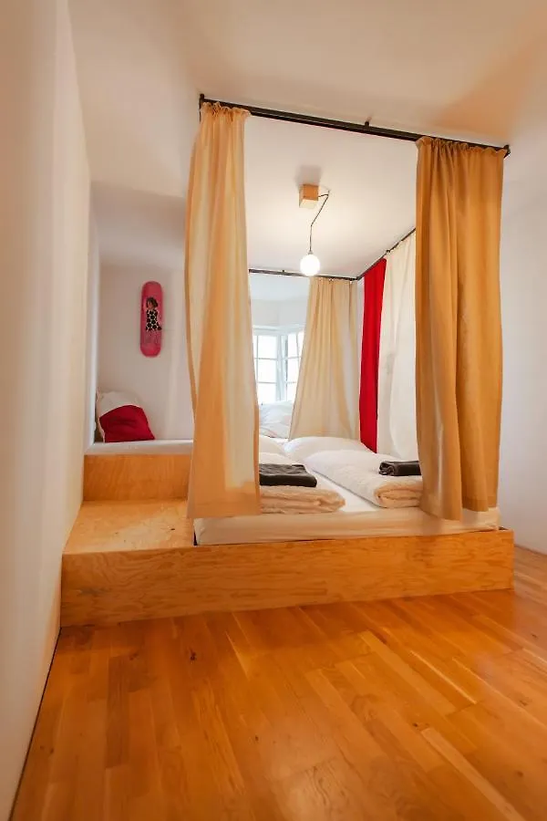 Montagu Hostel إنسبروك